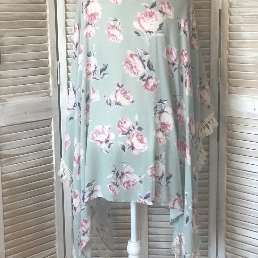 ✴️LAST ONE✴️ CURVY 1X/2X MINT FLORAL KIMONO WITH CROCHET TRIM - Picture 5 of 5